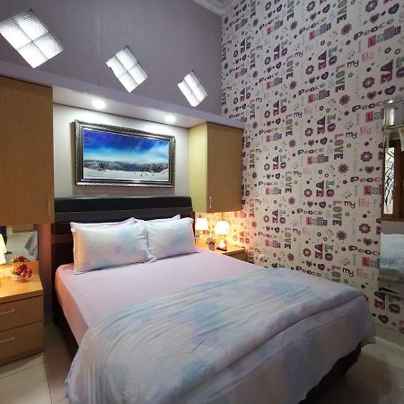 Nariska Suite Homestay ジョグジャカルタ エクステリア 写真
