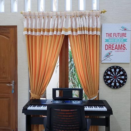 Nariska Suite Homestay ジョグジャカルタ エクステリア 写真