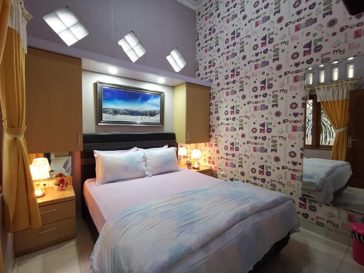 Nariska Suite Homestay ジョグジャカルタ エクステリア 写真