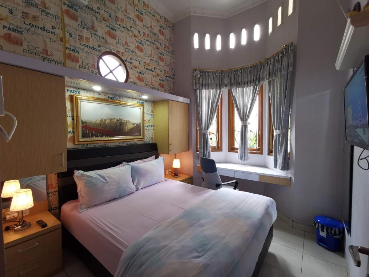 Nariska Suite Homestay ジョグジャカルタ エクステリア 写真
