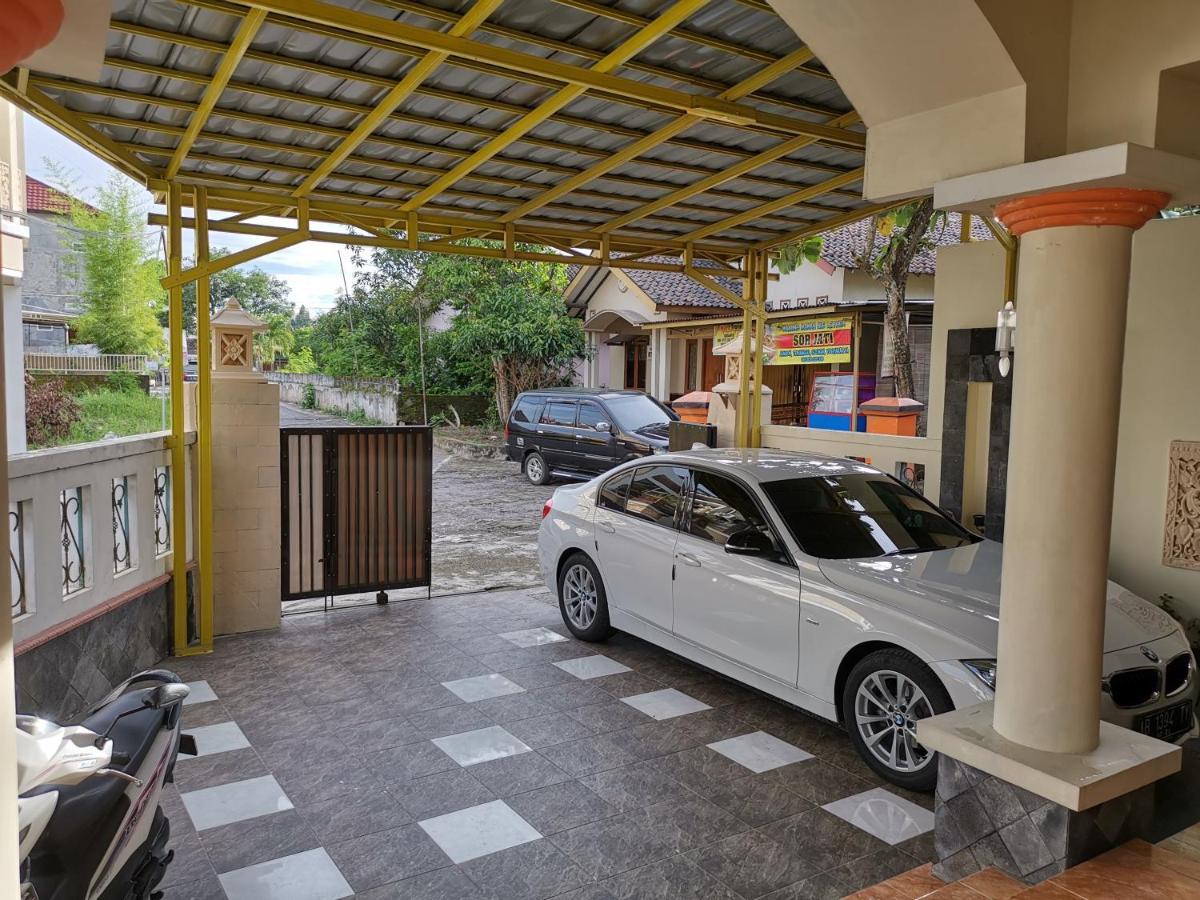 Nariska Suite Homestay ジョグジャカルタ エクステリア 写真