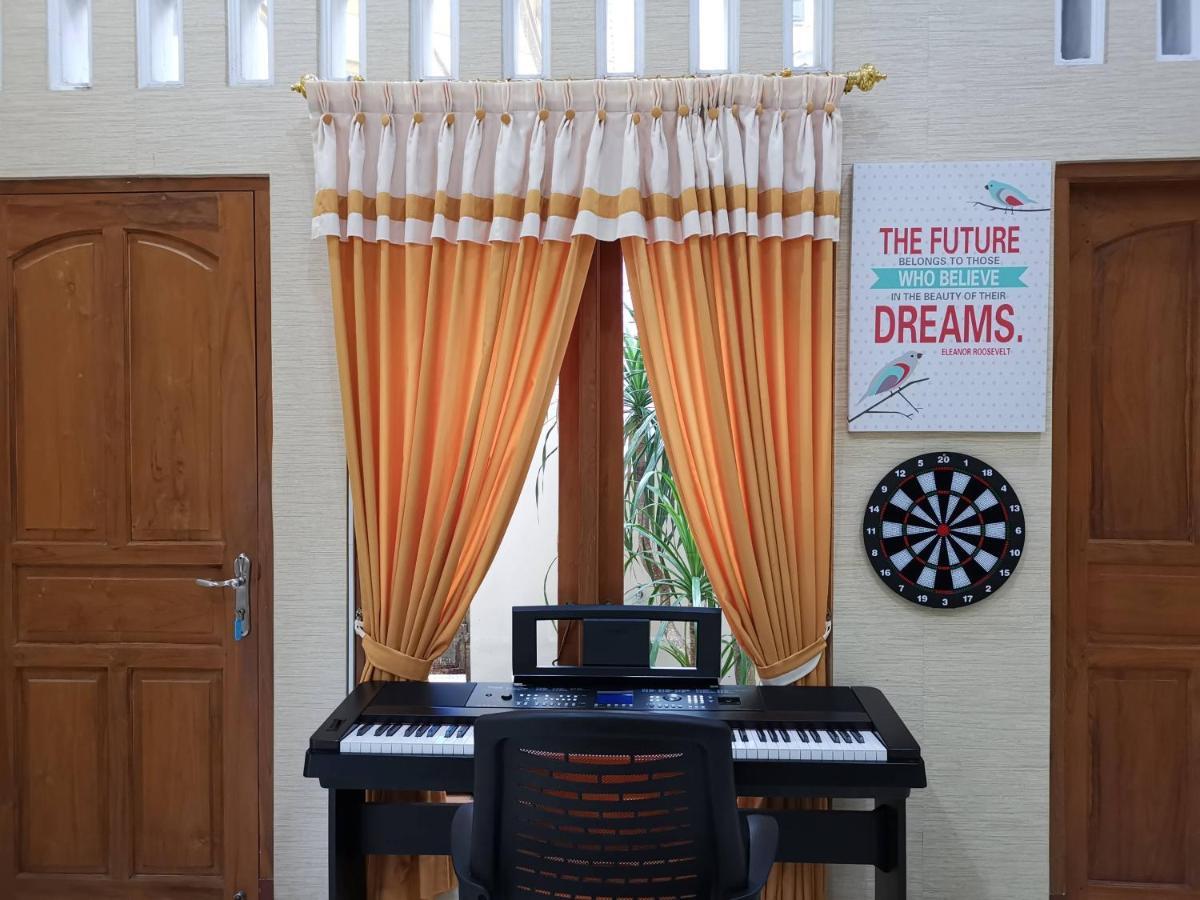 Nariska Suite Homestay ジョグジャカルタ エクステリア 写真