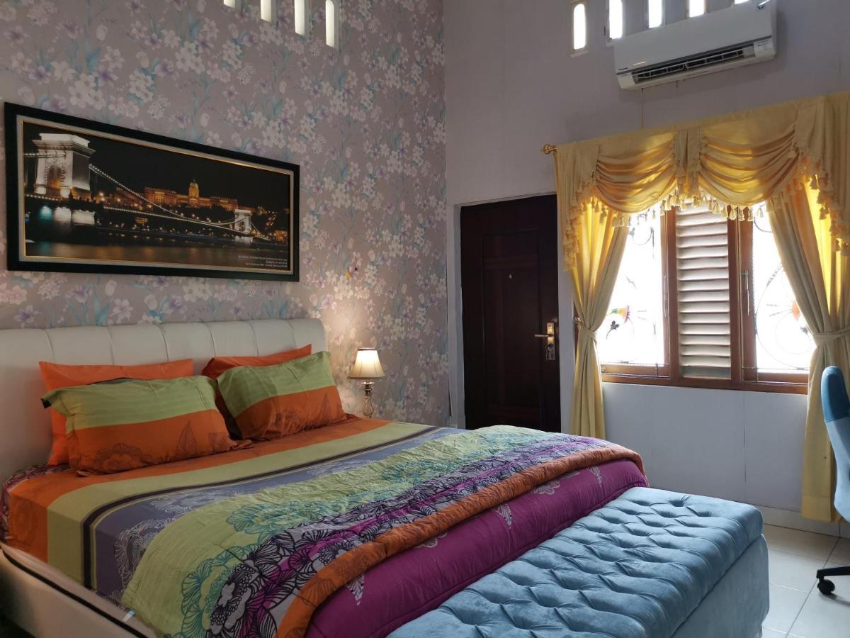 Nariska Suite Homestay ジョグジャカルタ エクステリア 写真